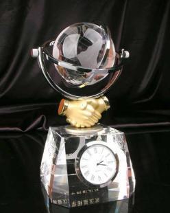 供應(yīng)時(shí)來運(yùn)轉(zhuǎn)水晶工藝品系列 握手水晶與鐘表水晶的鑒賞與選購(gòu)指南